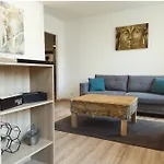 Spacieux T2 Cosy En Face De La Gare Avec Garage !